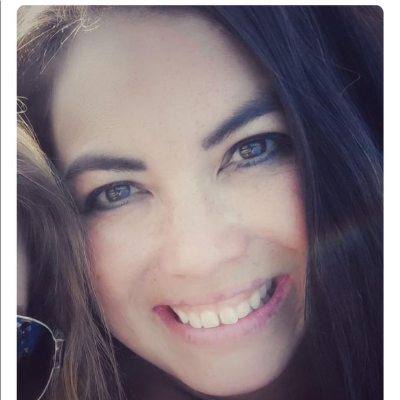 Meet your Posher, Esther - Picture 2 of 10